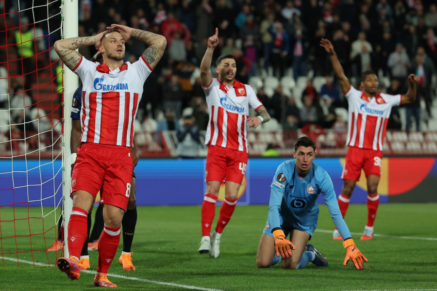 DELIJE SE UHVATILE ZA GLAVU! Sve se dogodilo iz drugog plana!