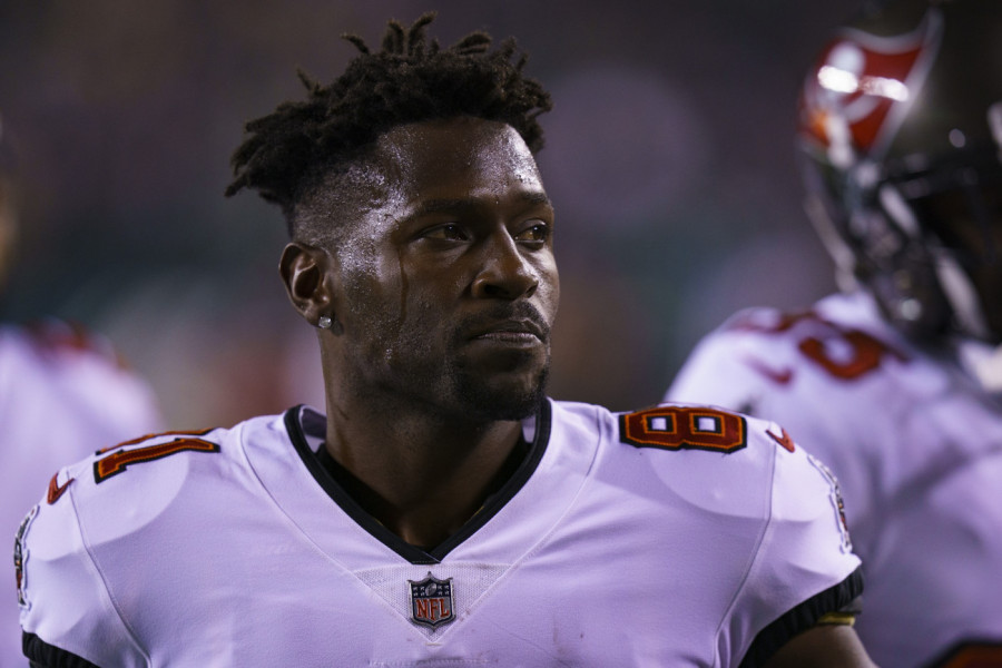 NEKADAŠNJA NFL ZVEZDA OPTUŽENA ZA POKUŠAJ UBISTVA!