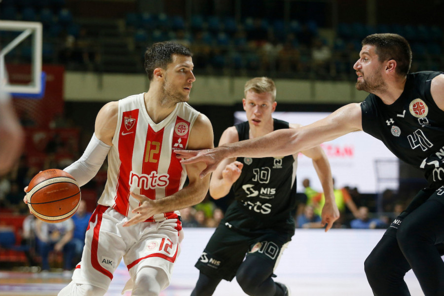 "JAVNO BACIO SVOG IGRAČA POD VOZ": Bivši košarkaš Zvezde Meridianbet udario na Atamana zbog kritika Šortsu!