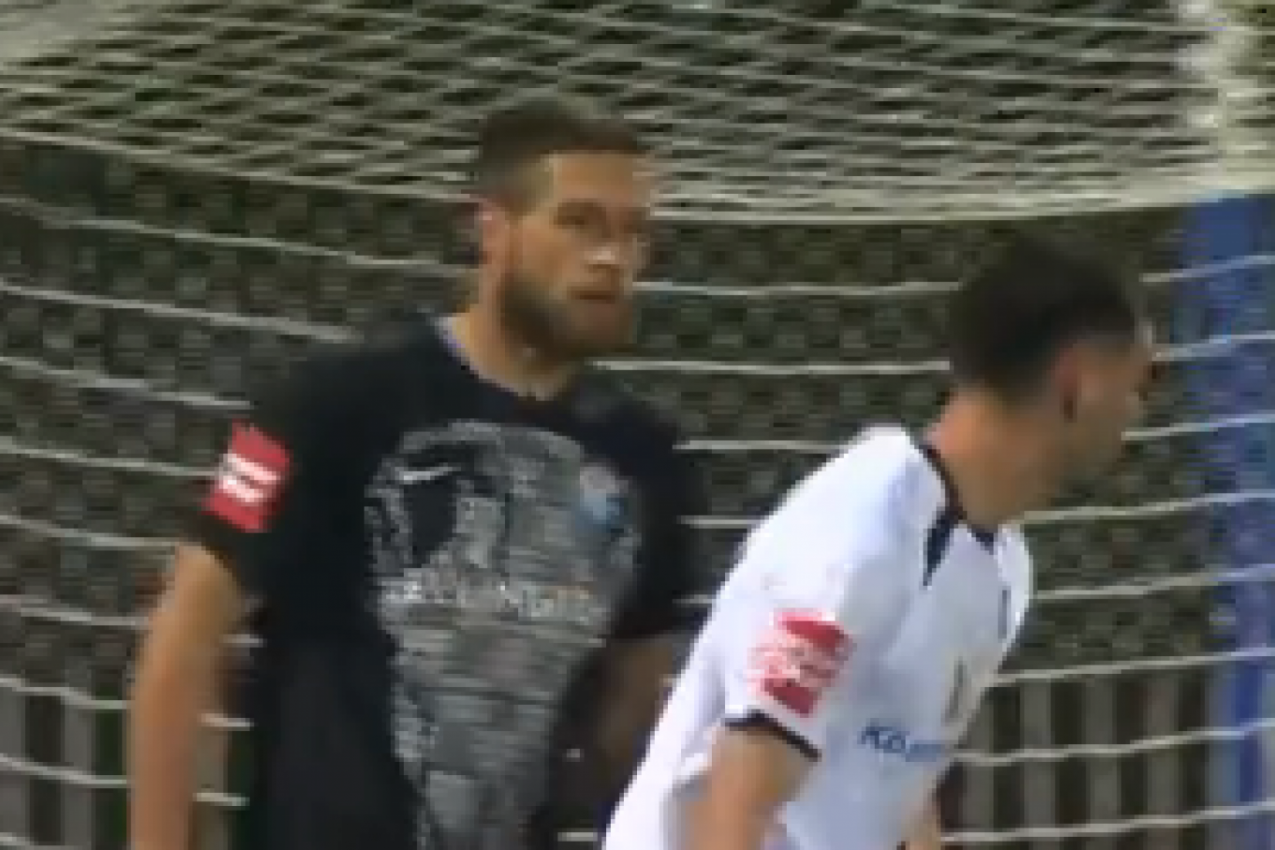 HRVAT PLJUNUO RIVALA USRED MEČA! Skandal kakav fudbal ne pamti!