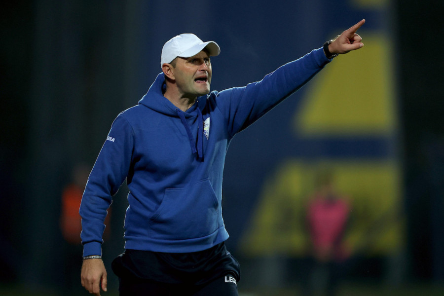 TEŠKO JE KADA NA OVAKAV NAČIN PRIMATE GOLOVE: Trener Spartaka očajan posle poraza od Crvene zvezde!