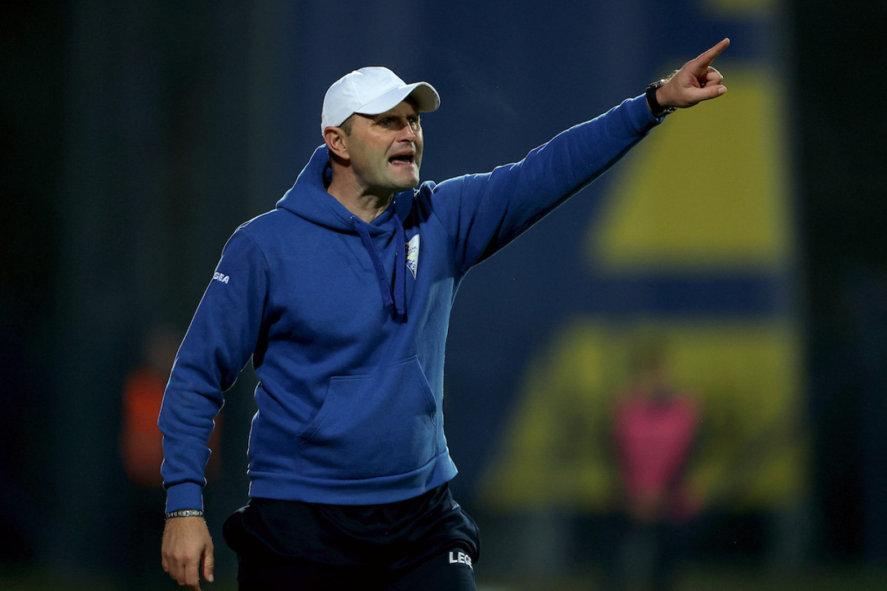 TEŠKO JE KADA NA OVAKAV NAČIN PRIMATE GOLOVE: Trener Spartaka očajan posle poraza od Crvene zvezde!