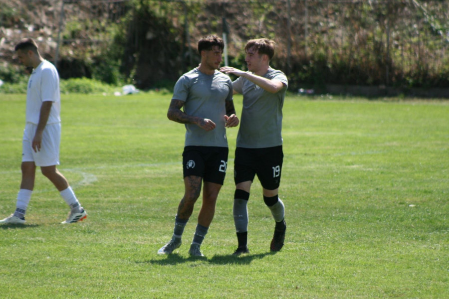 VELINOV PO NAVICI U DRESU CARA: Golove isporučuje kao na traci!