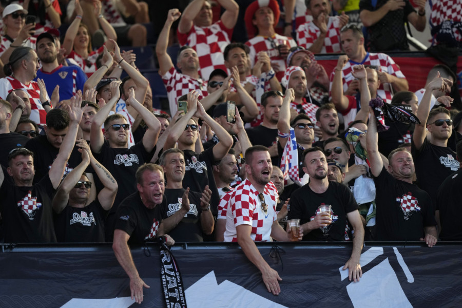 HRVATI OPET NAPADNUTI U CRNOJ GORI! Posle sramnog transparenta - usledila je sačekuša!