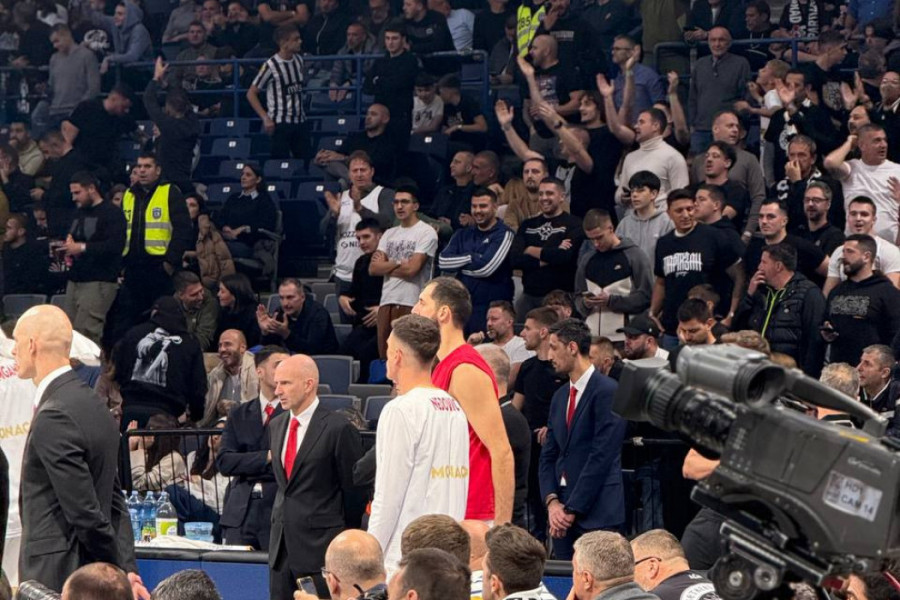 GROBARI "DOČEKALI" MITROTIĆA I NEDOVIĆA: Arena je odjekivala zvižducima najvatrenijih navijača Partizana! (VIDEO)