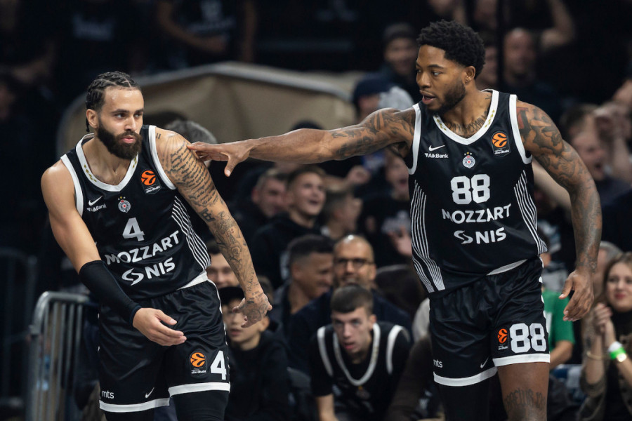 VAŠINGTON BRILJIRA NA TERENU! Partizan ubedljivo vodi, SPAUNULIS ZATRAŽIO TAJM-AUT!