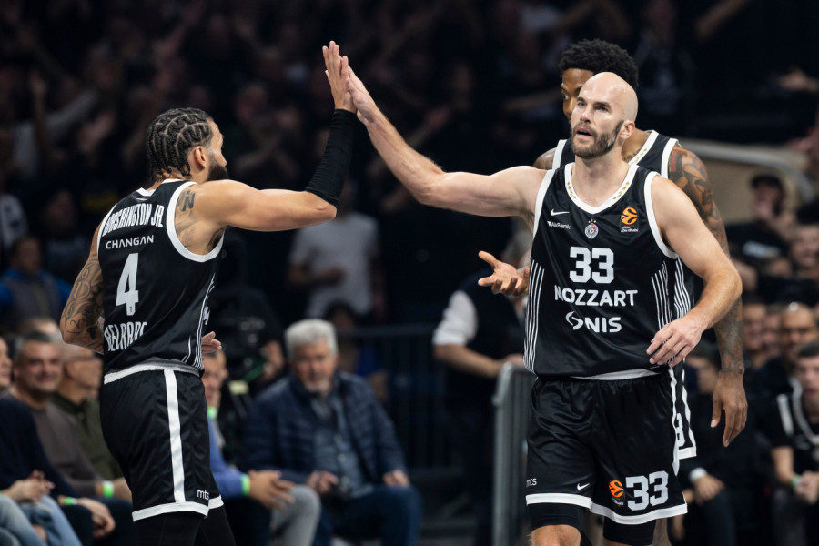 GROBARI U TRANSU: I on je došao da bodri Partizan u Vilerbanu! (FOTO)