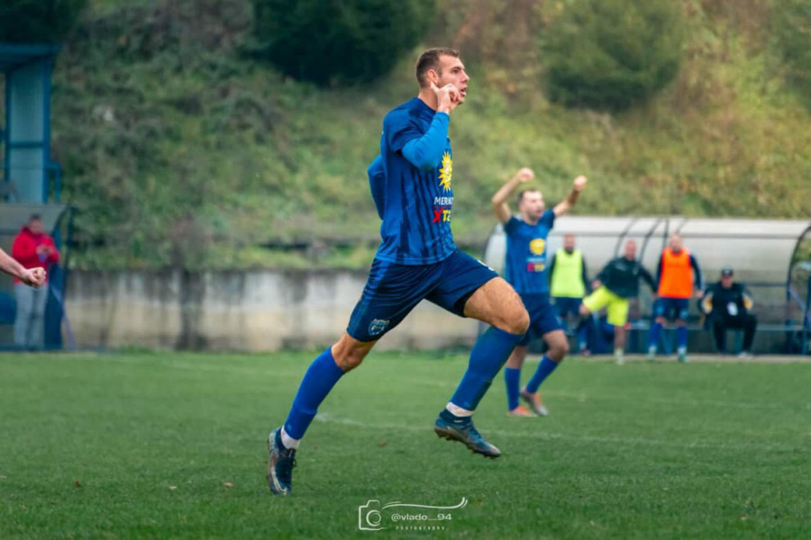 DUEL DVA VRSNA STRELCA: Nešković i Tešić vode bitku za Zlatnu kopačku - njihovi timovi za šampionski pehar!