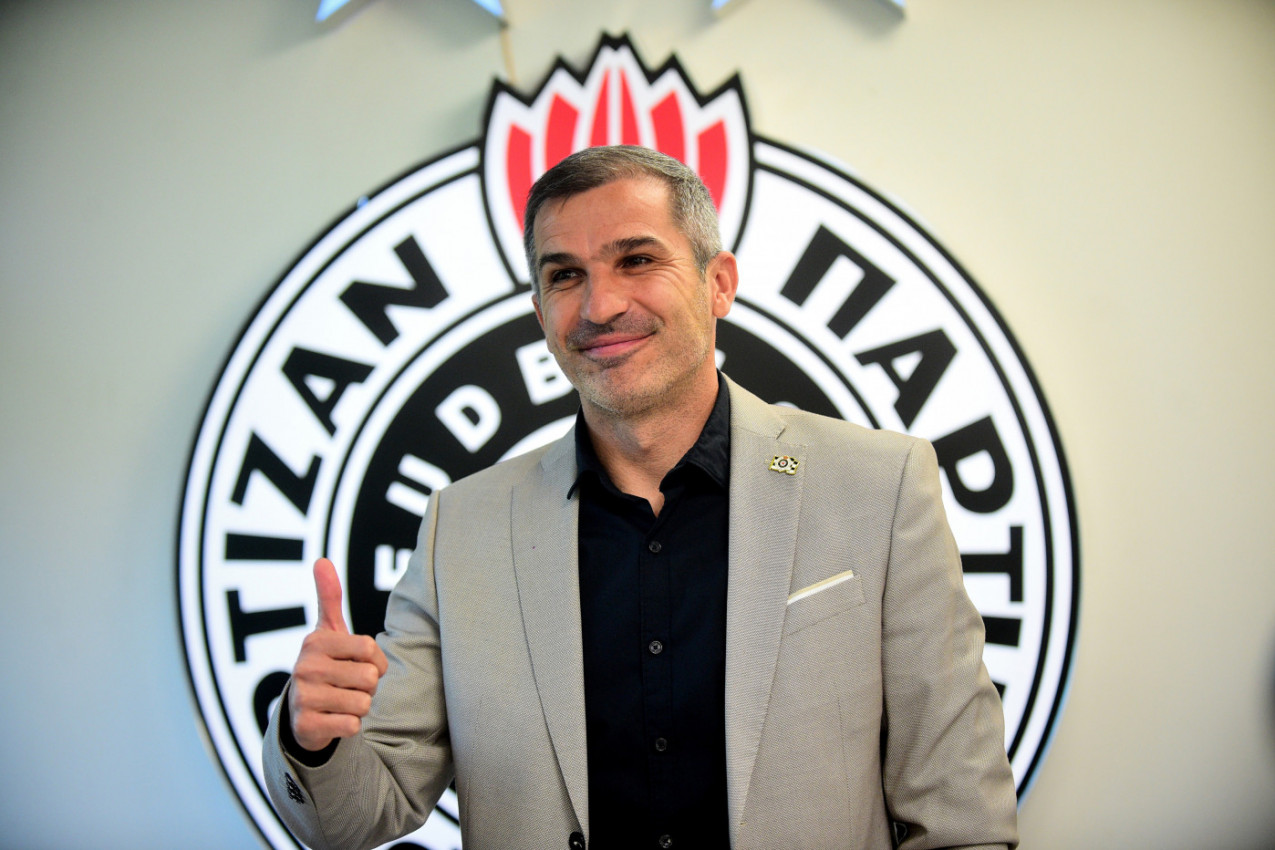 NEMA REZERVE, SAMO ONI KOJI ZAVRŠAVAJU UTAKMICU: Stojaković pred debi za Partizan! (VIDEO)