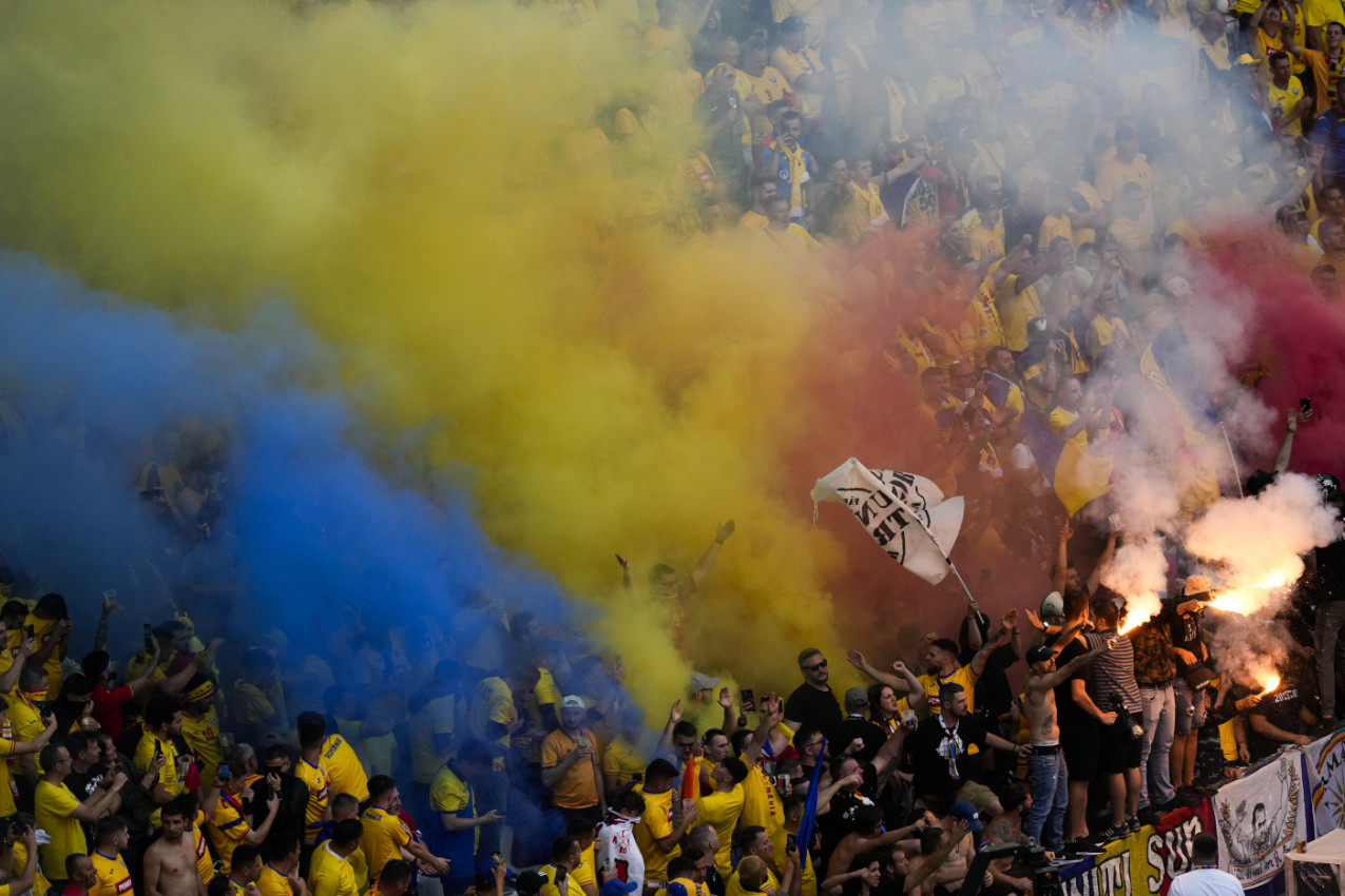 SKANDAL U ZENICI! Policija Rumunima oduzimala srpska obeležja!