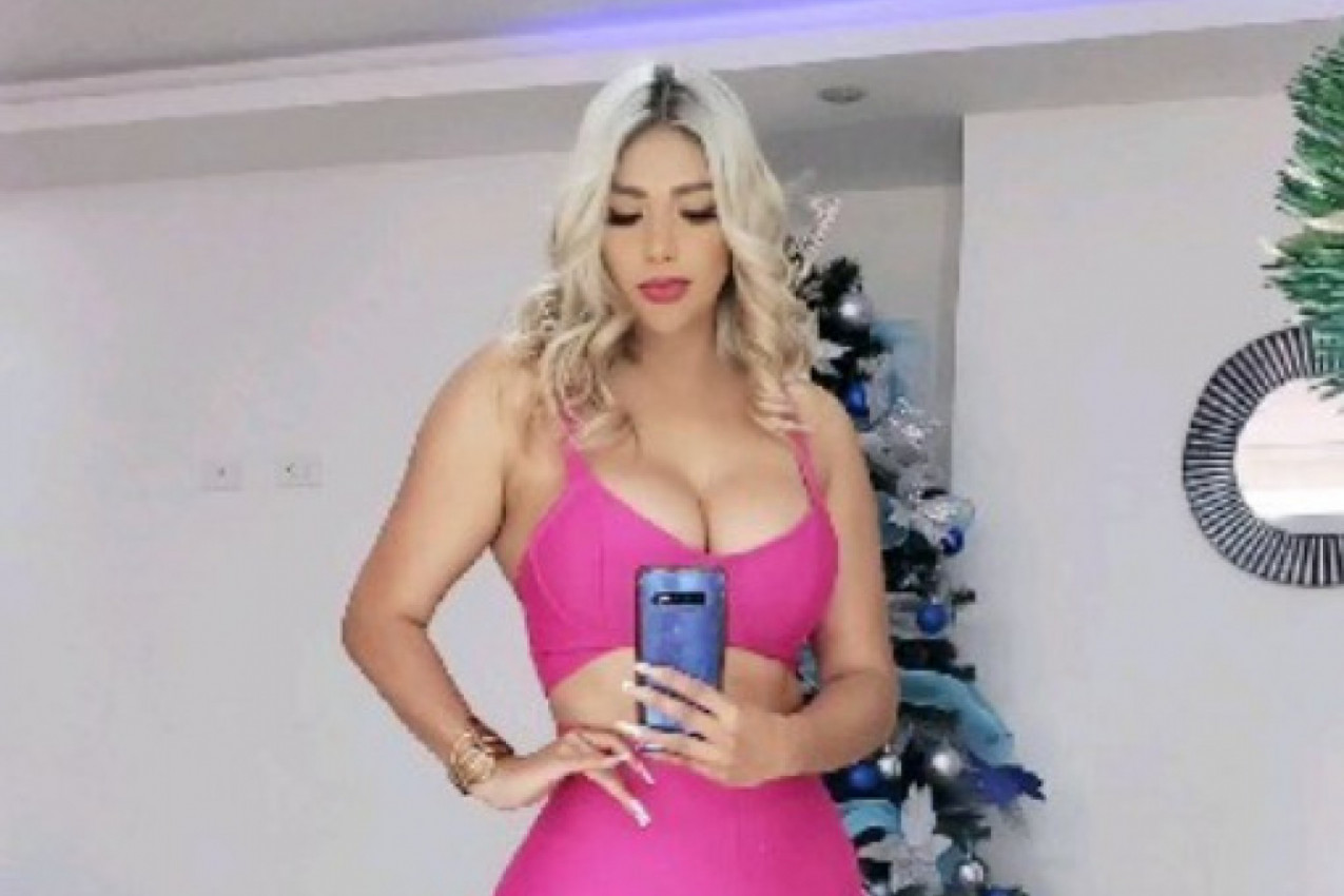 GLEDATE NA SOPSTVENU ODGOVORNOST: Atraktivna voditeljka jedva obuzdala svoje bujno poprsje! (VIDEO)