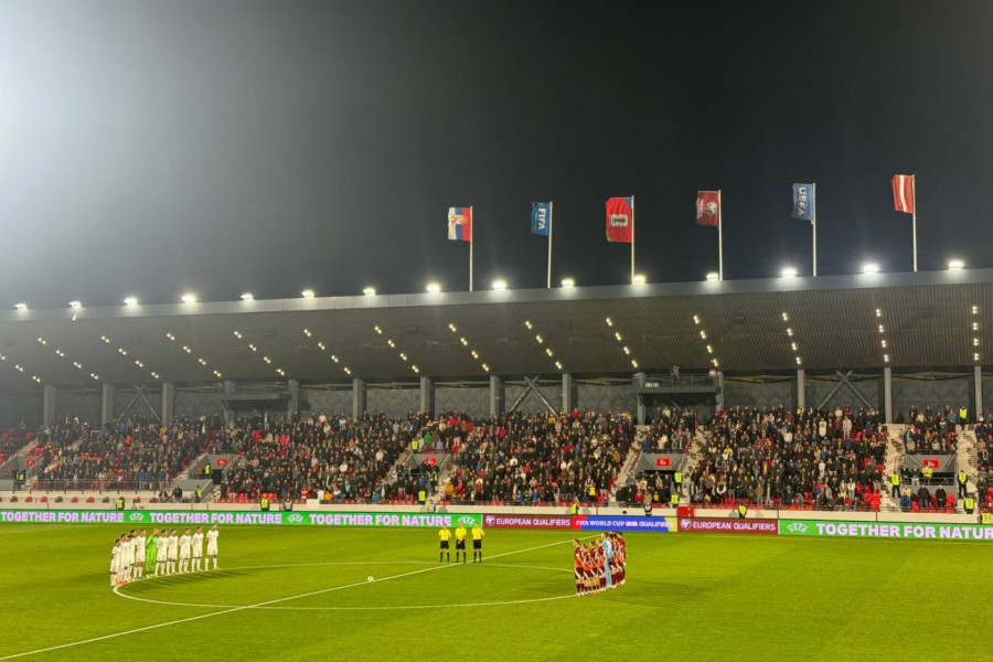 SABLASNA TIŠINA U LESKOVCU: Srbija i Letonija minutom ćutanja odali poštu Mladenu Žižoviću! (FOTO)