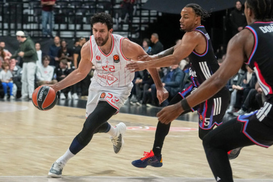 ŠOK U TEL AVIVU: Micić "izlomljenih kolena" završio na parketu! Nova bruka Hapoela (VIDEO)