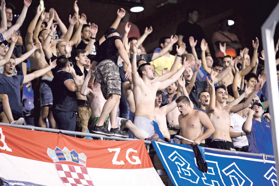 OBRAZA NEMAJU: Skandalozno ponašanje hrvatskih navijača u Podgorici!