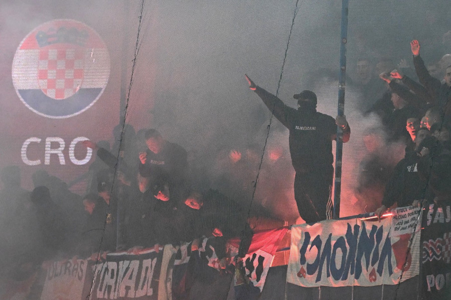 CRNOGORCI, PA SE VI OPET ŠLIHTAJTE HRVATIMA: Pogledajte skandalozan transparent u Podgorici (FOTO)