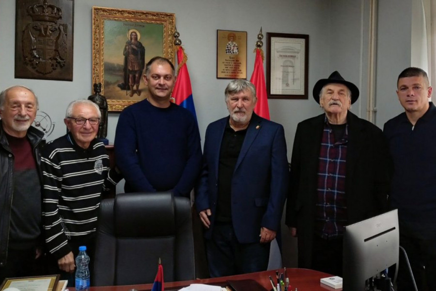 HAJDUK DAO STADIONU IME PO LEGENDI VOŠE: Lep gest ljudi iz Čuruga!