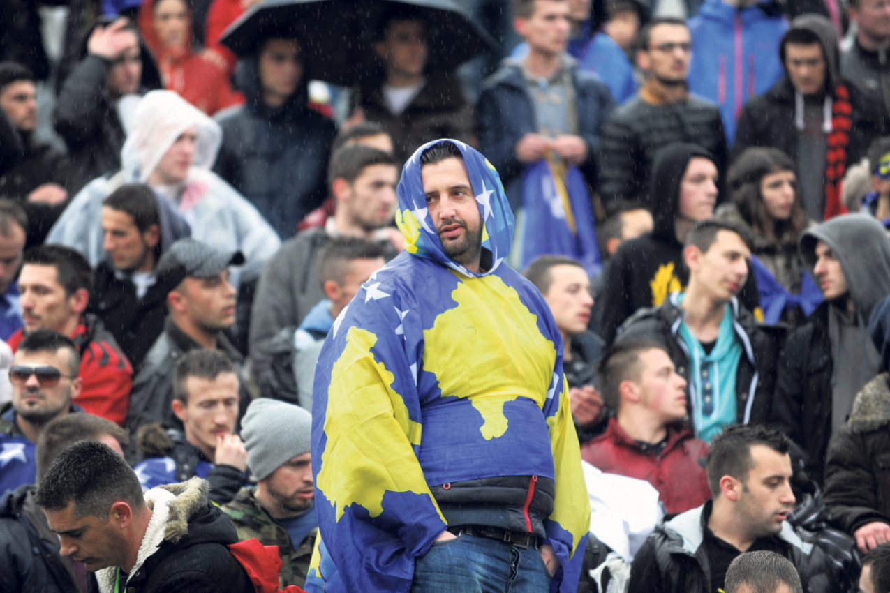 SMEJE IM SE CEO SVET: Snimak iz Prištine šokirao fudbalsku planetu! (VIDEO)