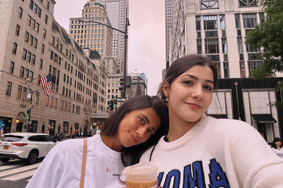 PORODICA DANILOVIĆ NA OKUPU ZA BOŽIĆ: Svi gledaju u prelepu Sonju - Olgina sestra "ukrala šou" (FOTO)