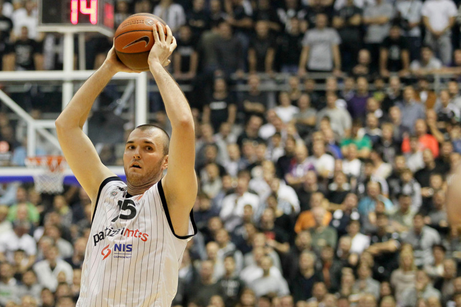 GDE JE I ŠTA RADI MILAN MAČVAN: Nekada kapiten Srbije - a šokiraće vas čime se danas bavi! (FOTO-GALERIJA)