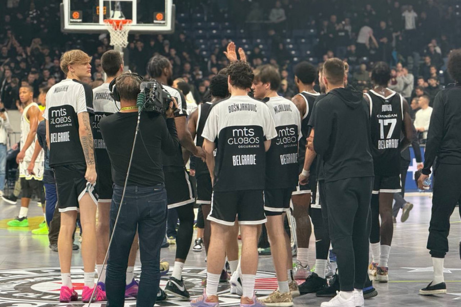 ZVIŽDUCI, GOVOR NAVIJAČA...: Grobari iskazali nezadovoljstvo posle još jednog poraza Partizana! (VIDEO)