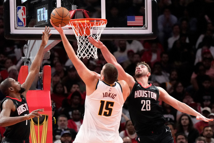 PALA JE NA JOKIĆEV ŠARM: Atraktivna novinarka nije skidala osmeh sa lica! (VIDEO)