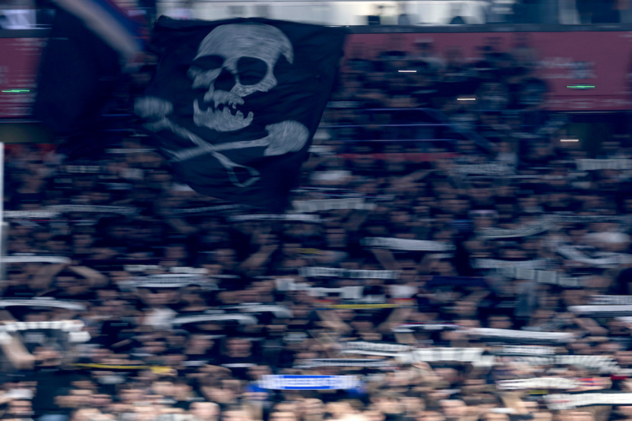 RADIĆE METLA! GROBARI NIKAD BRUTALNIJI: Navijači Partizana opleli po Žocu i igračima