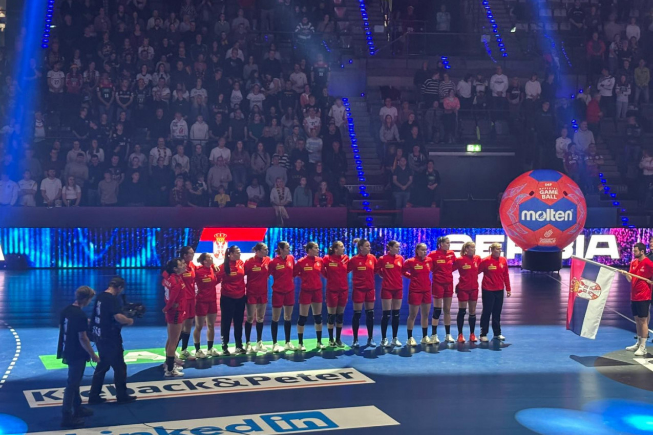 PRELEPE SCENE U ŠTUTGARTU! Navijači u zagrljaju, odzvanjala srpska pesma!