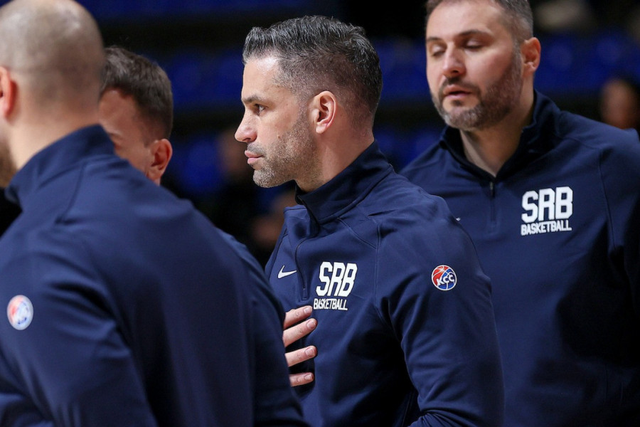 BRAVO, SELEKTORE: Pogledajte kako Dušan Alimpijević peva himnu Srbije! (VIDEO)