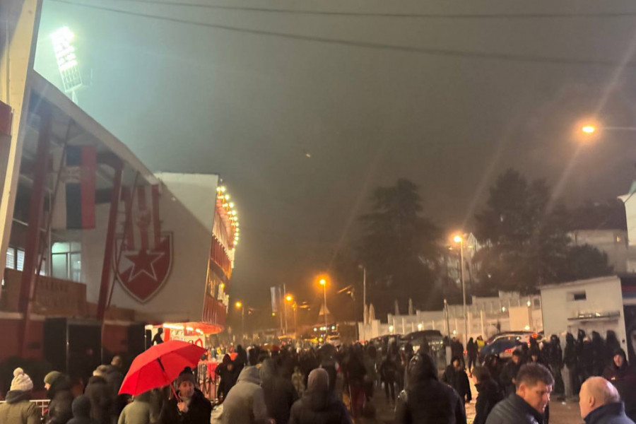 STIGLI BRAĆA RUMUNI: Pogledajte koliko navijača Steaue je stiglo na Marakanu! (VIDEO)