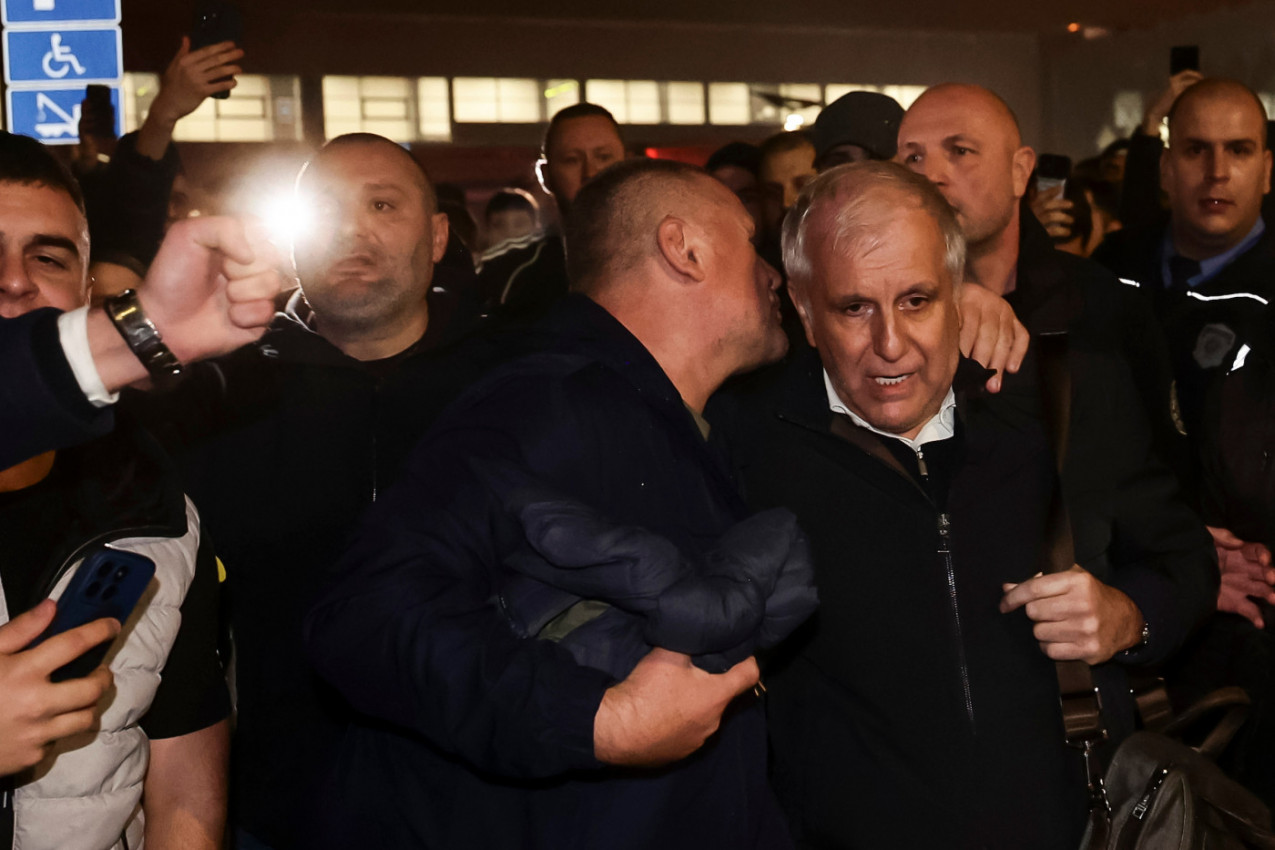 EKSKLUZIVNO: Evo šta su navijači rekli Željku Obradoviću čim je sleteo u Beograd! (VIDEO)