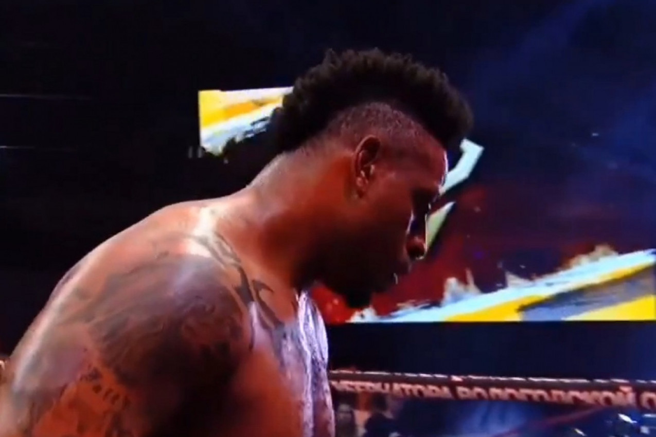 SKANDAL EPSKIH RAZMERA: Amerikanac dobio napad u ringu  - Rus počeo da slavi! (VIDEO)