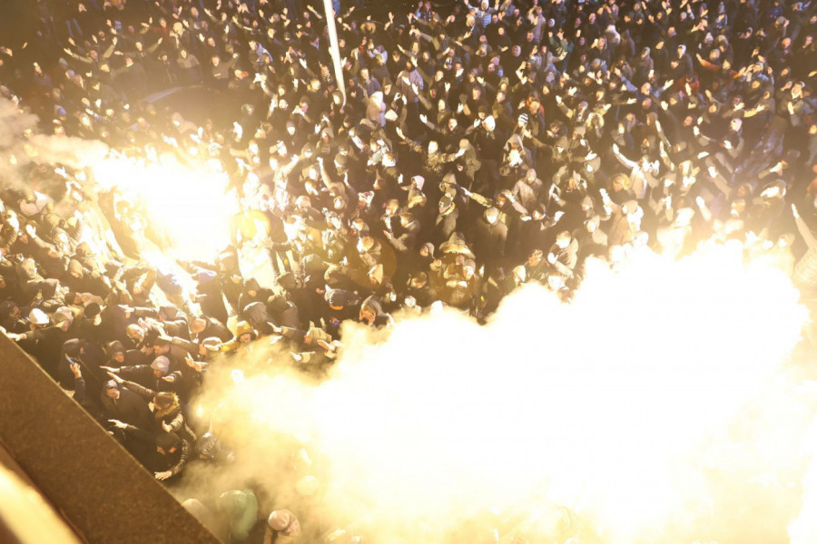 GOREO JE GRAD: Pogledajte sukob navijača Zvezde i Radničkog i to u Užicu (VIDEO)