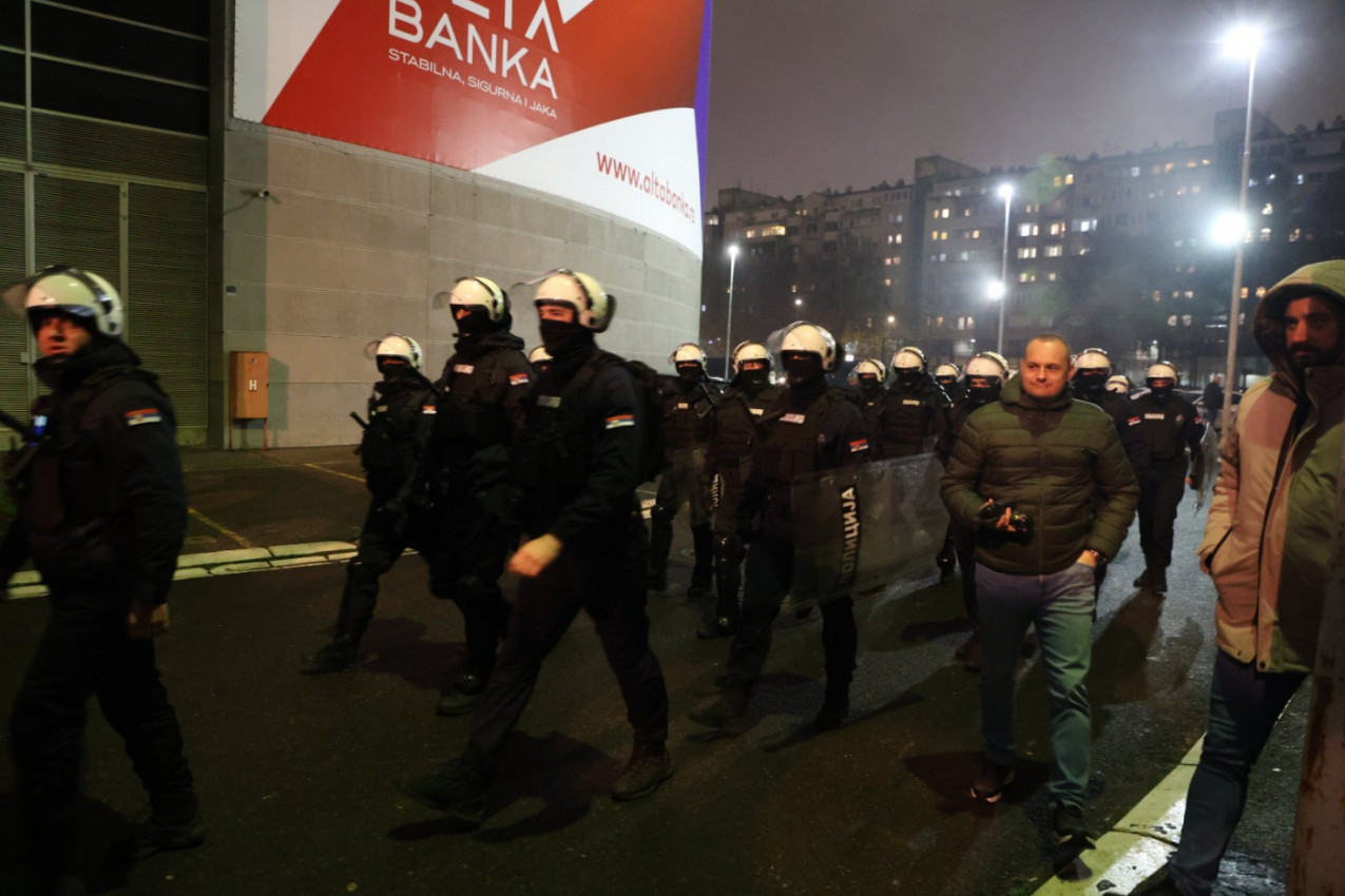 TRENING PARTIZANA PREKINUT: Ogromne policijske snage ispred Arene (VIDEO)