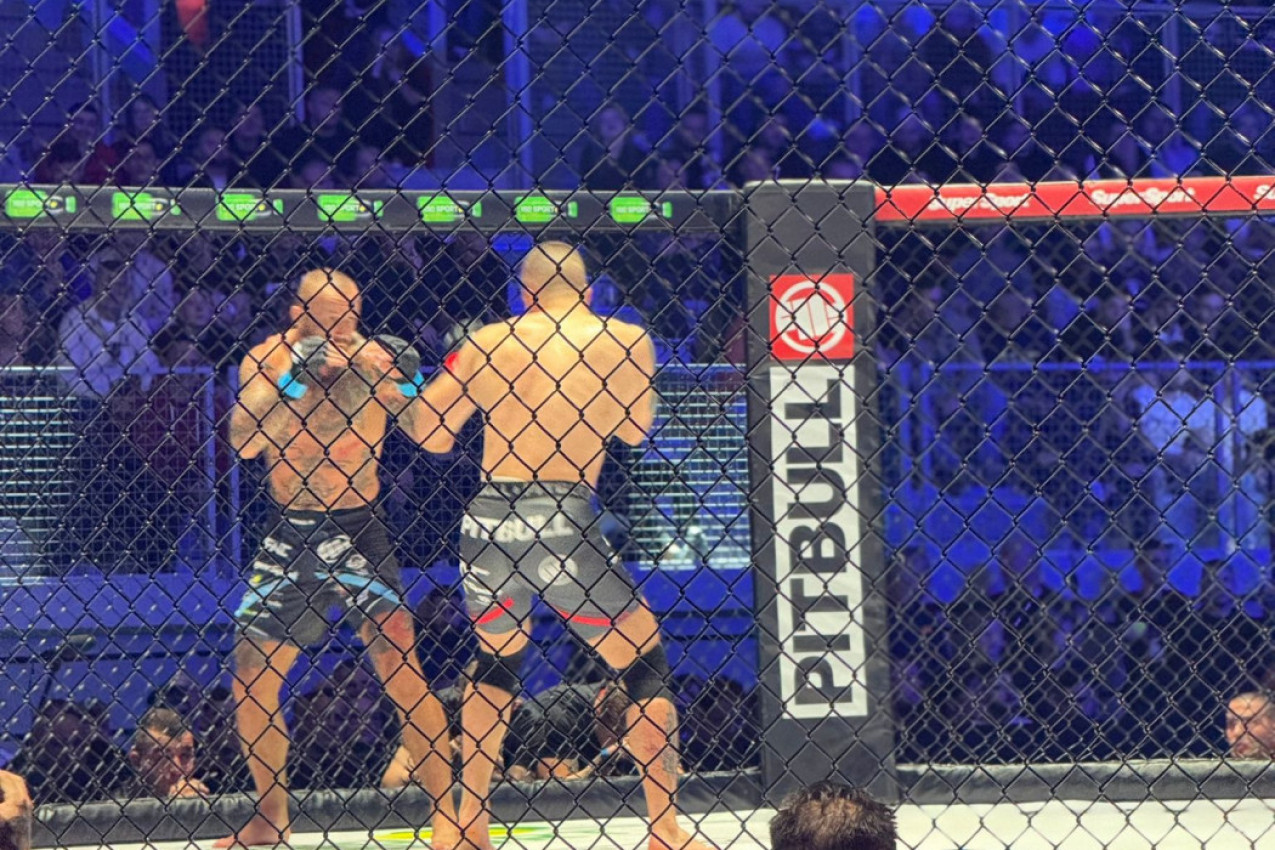 SAVLADAO BOJKOVIĆA, A ONDA SE UNEO U LICE ČOVEKU KOME SU SRBI ZVIŽDALI! Sevale varnice u bekstejdžu posle Markovog poraza (VIDEO)