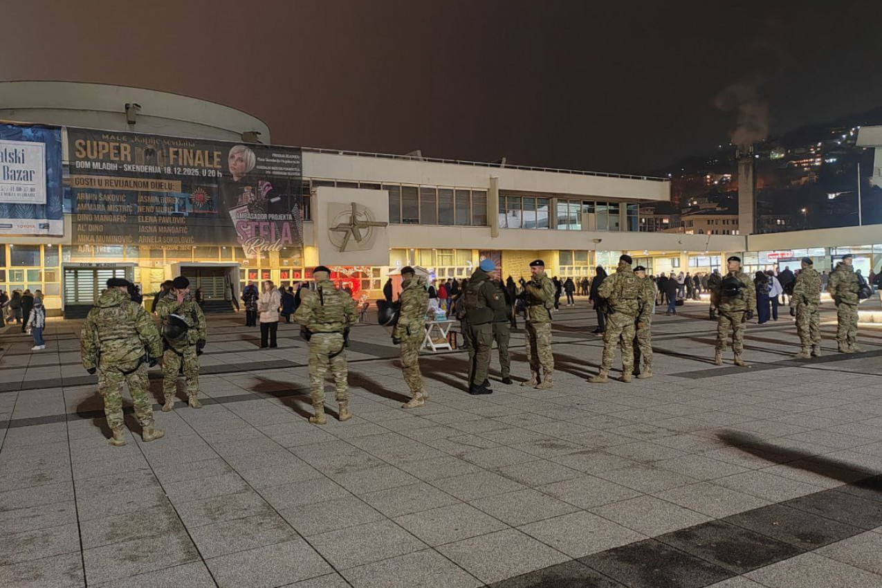 OPSADNO STANJE U SARAJEVU ZBOG SRBIJE: Policija na sve strane, kod Skenderije ne može muva da prođe! (FOTO-GALERIJA)