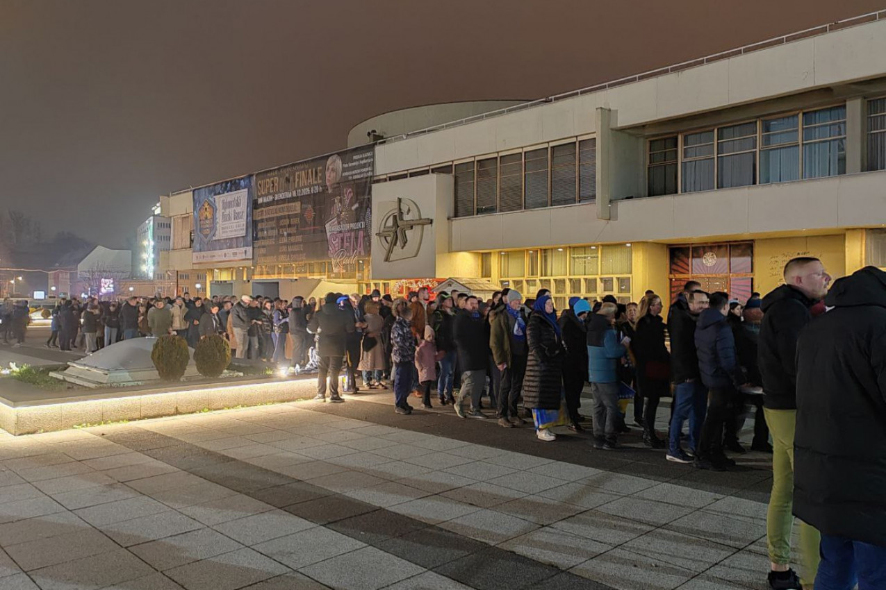 LUDNICA ZBOG SRBIJE U SKENDERIJI: Celo Sarajevo se sjatilo u halu za meč s "orlovima" (FOTO, VIDEO)