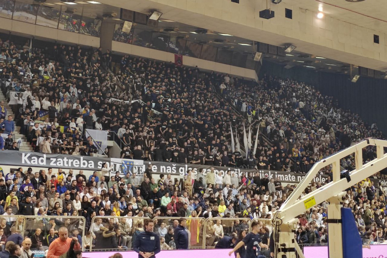 "PAKAO" ZA ORLOVE U SKENDERIJI: Pogledajte vreo doček za igrače Srbije u Sarajevu! (VIDEO)