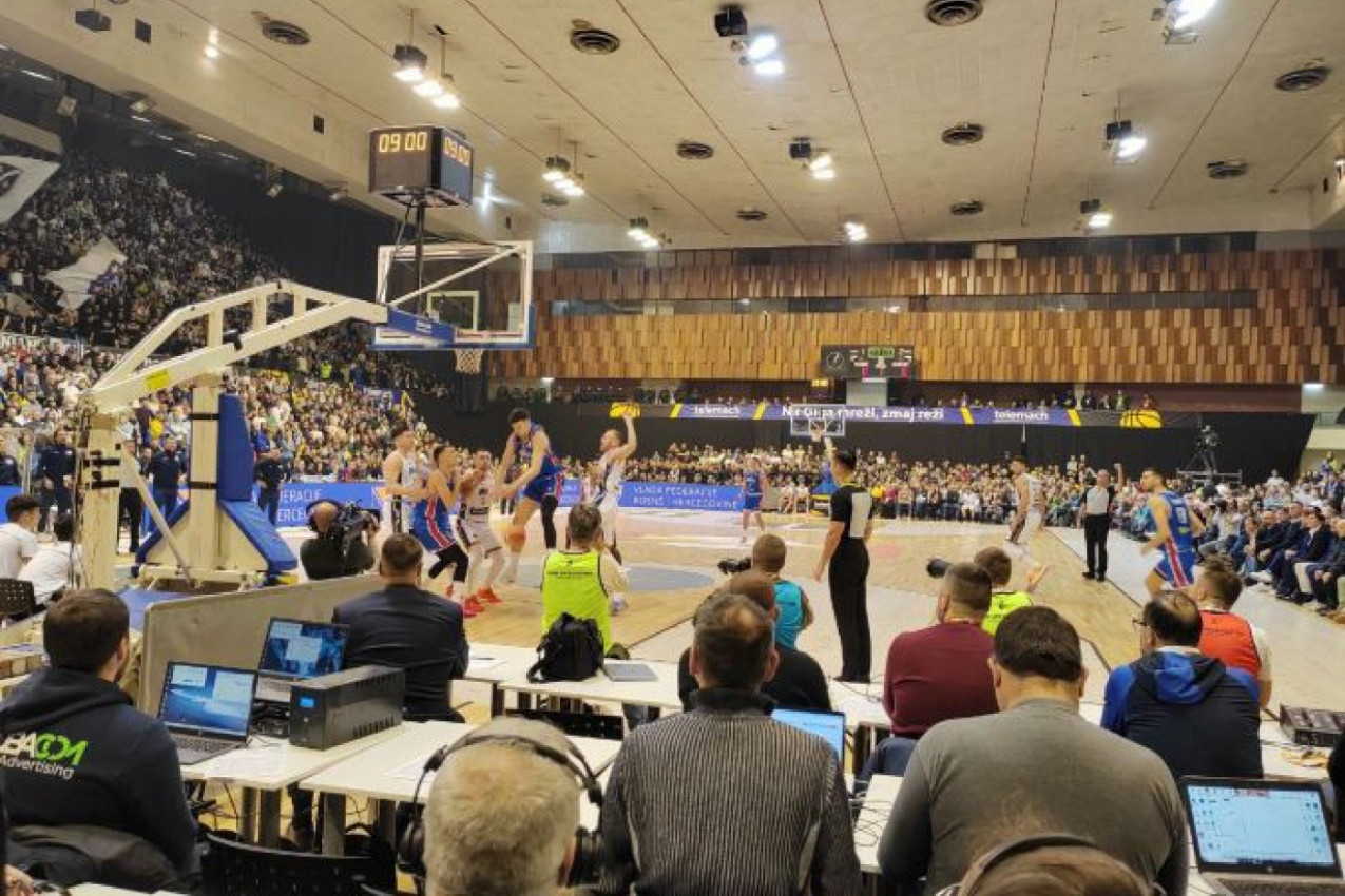 NEVIĐENA BRUKA I SKANDAL U SARAJEVU: Izviždana himna Srbije "Bože pravde"! (VIDEO)