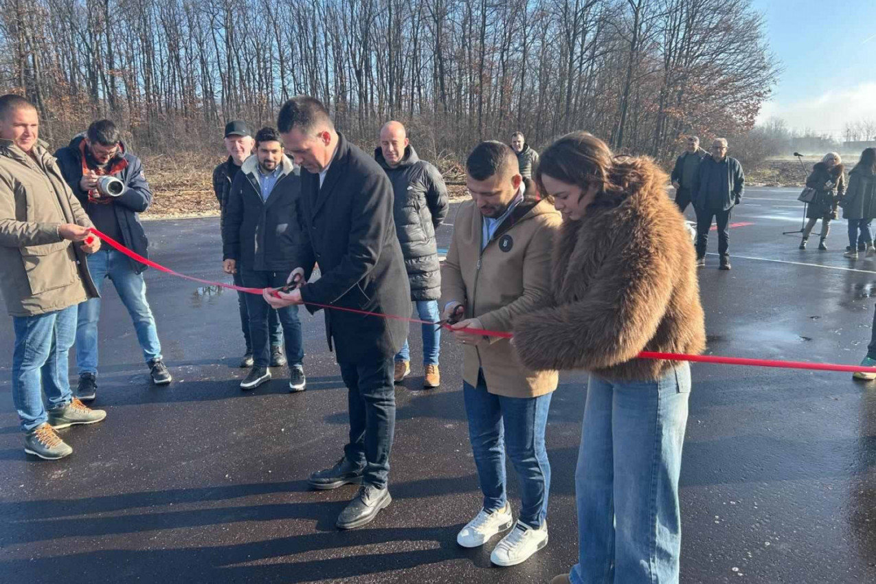 U MILOČAJU OTVOREN TEREN ZA RUKOMET I MALI FUDBAL! (FOTO, VIDEO)
