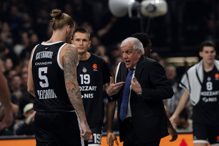 OBRADOVIĆ BACA IGRAČE POD AUTOBUS?! Da li je košarkaš Žocu uputio ovu brutalnu provokaciju