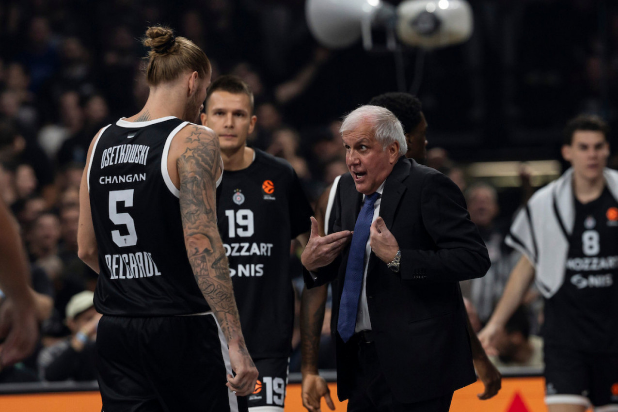 OBRADOVIĆ BACA IGRAČE POD AUTOBUS?! Da li je košarkaš Žocu uputio ovu brutalnu provokaciju