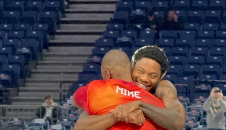 EMOTIVNE SCENE U ARENI: OVAJ zagrljaj je oduševio sve prisutne grobare u Areni! (VIDEO)