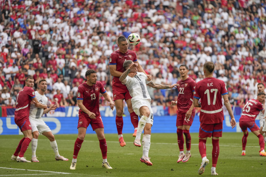 SRBIN NA CENI: Njukasl zagrizao za našeg reprezentativca