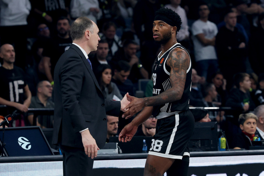 BAJERN SE VRATIO U MEČ NEVEROVATNOM TROJKOM! Bavarci ponovo vode(FOTO, VIDEO)