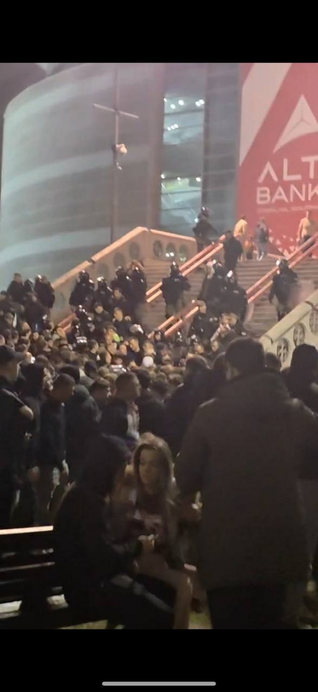 Vođa navijača se obratio vatrenim pristalicama Zvezde!