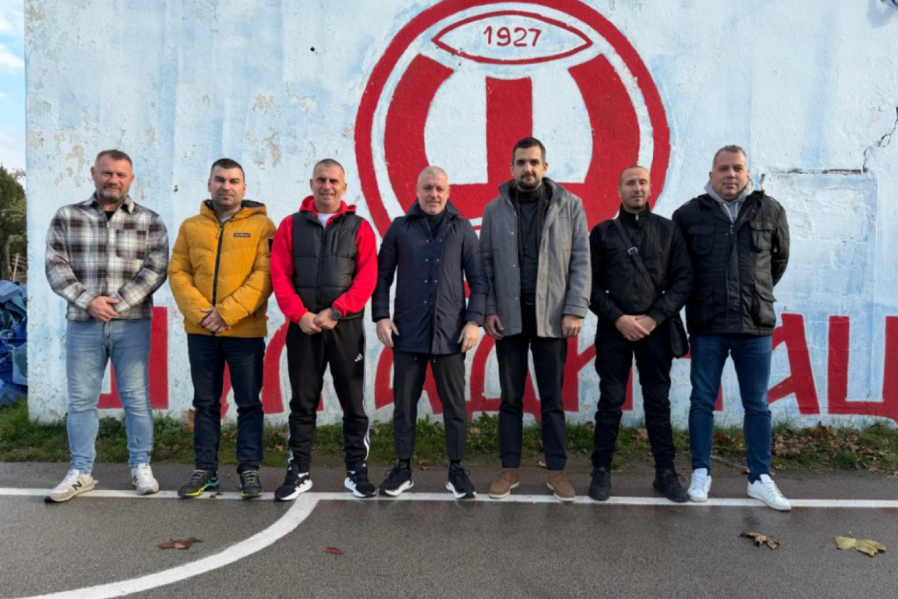 RUKOVODSTVO FS BEOGRADA STIGLO I DO BEČMENA: Šumadincu na dar oprema, rekviziti i 100 stolica