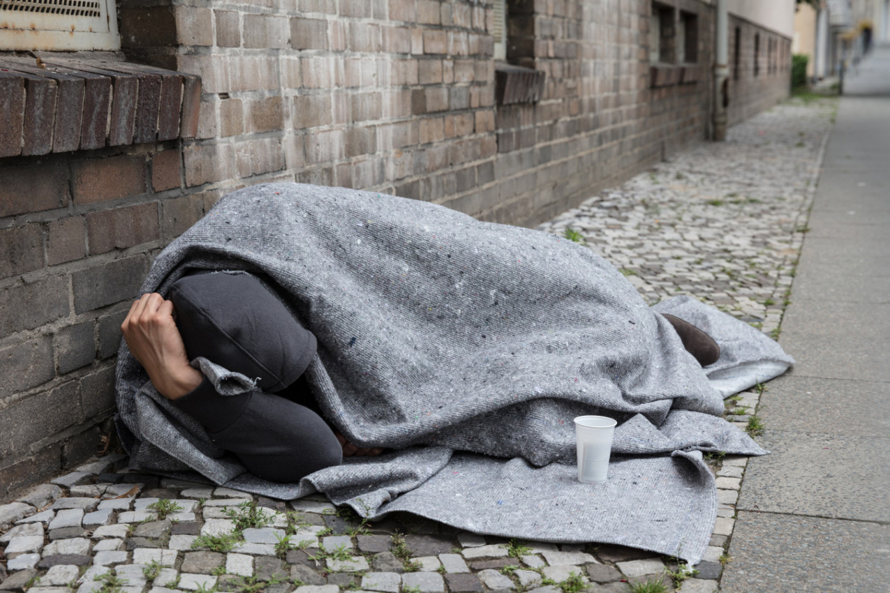 SRPSKI FUDBALER POSTAO BESKUĆNIK: Na ulici ste ga viđali svaki dan - jedna žena je promenila sve! (VIDEO)