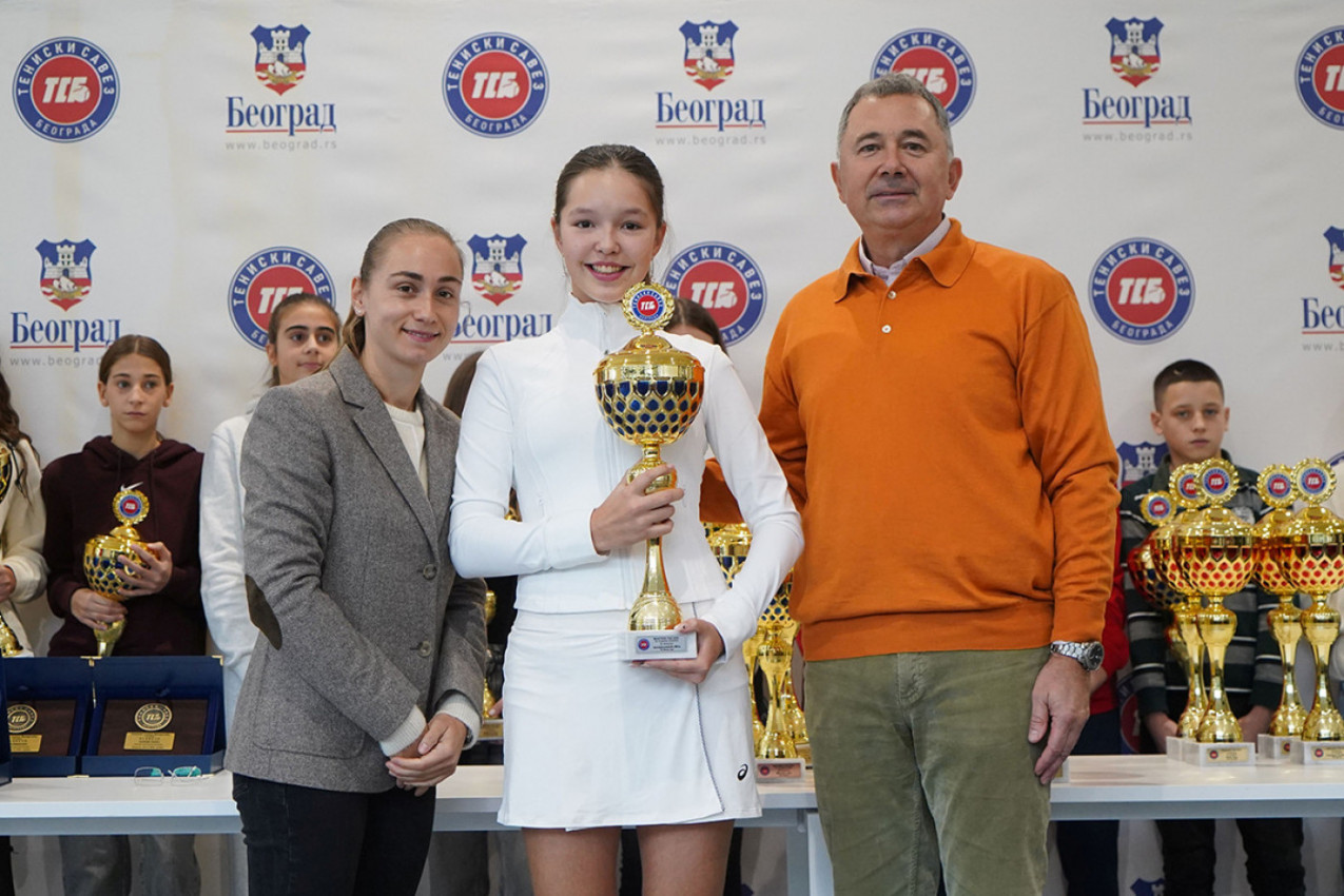 Aleksandra Krunić uručila pehare i priznanja Teniskog saveza Beograda za najbolje u 2025! (FOTO-GALERIJA)