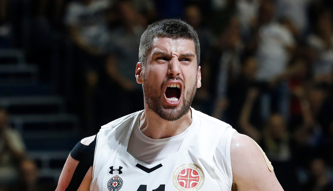 NE MOŽE MU NIKO NIŠTA: Evo šta radi Đorđe Gagić usred rata!