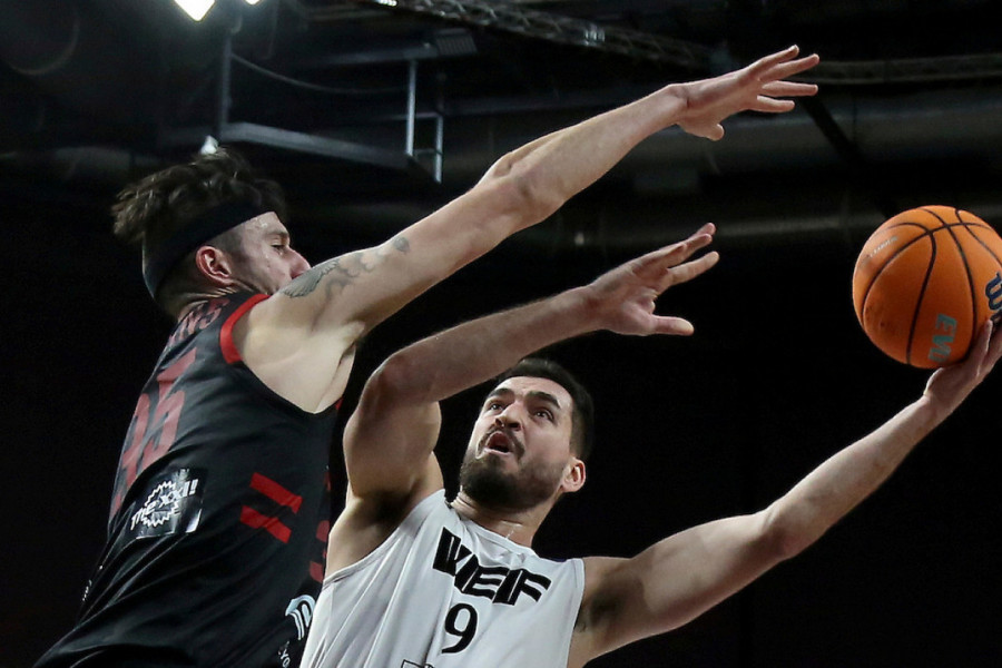 STIGAO AMERIKANAC: MAKABI POTPISAO CENTRA!